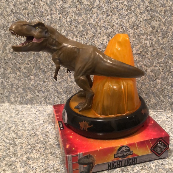 Jurassic World Night Light!!!  Automatic shut-off!!!  NEW!!!! - Picture 2 of 5